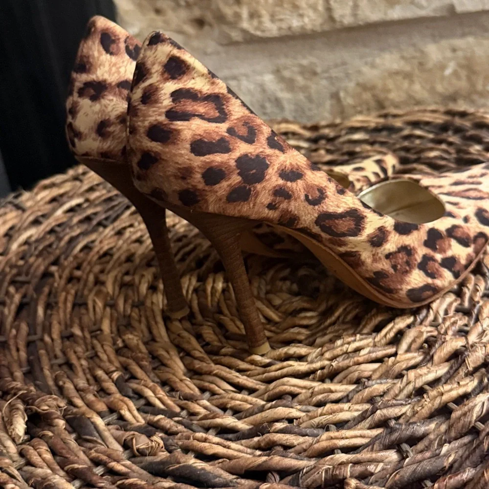 Guess Leopard Print Women's Heels Pumps dress shoes Sz 7